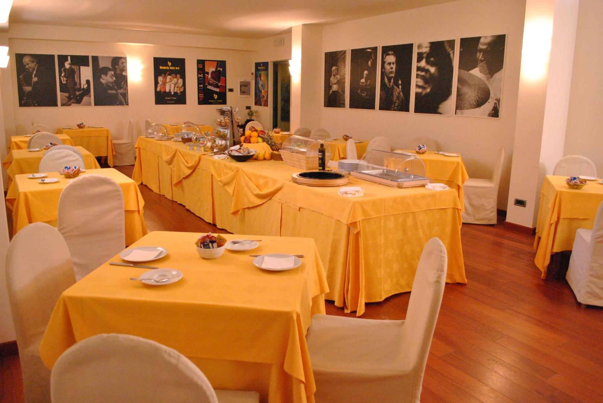 Deco Hotel Perugia Buitenkant foto