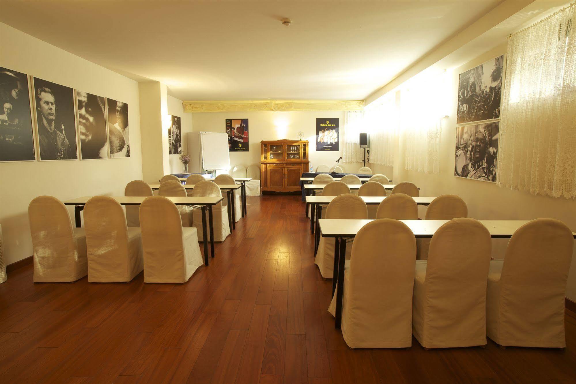 Deco Hotel Perugia Buitenkant foto